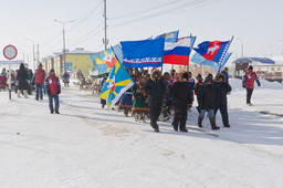 Утром первого апреля колонна участников праздника выдвинулась от районной администрации в сторону реки Таз