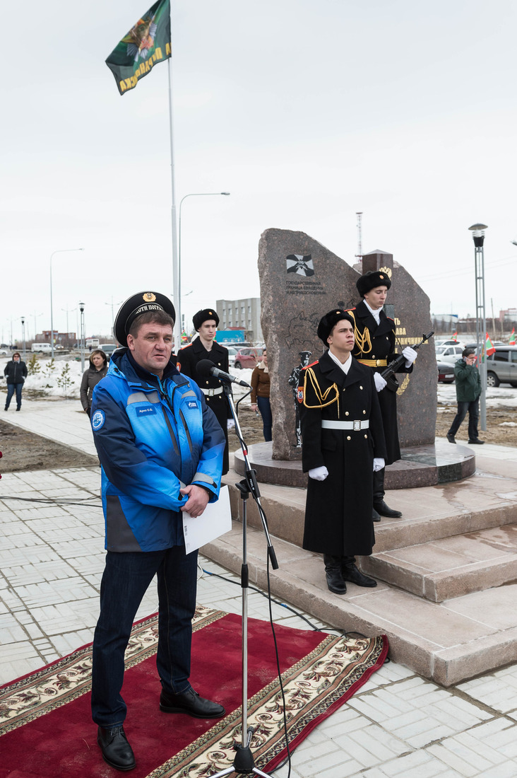 Генеральный директор ООО "Газпром добыча Ямбург" Олег Арно на открытии памятника