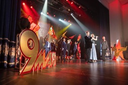 Праздничные концерты прошли в поселках Ямбурге и Новозаполярном