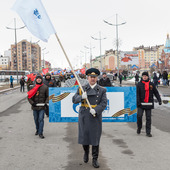 В праздничном шествии в Новом Уренгое приняли участие первые руководители компании, специалисты управлений, служб и отделов ООО «Газпром добыча Ямбург»
