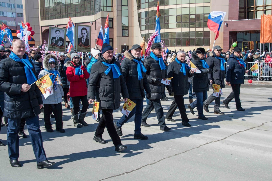 Руководство «Газпром добыча Ямбург» на праздничном шествии в Новом Уренгое