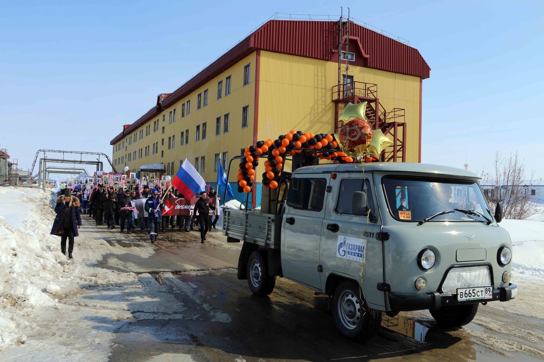 Парад Победы в вахтовом поселке Новозаполярном