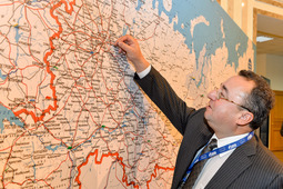 Михаил Силин (РГУ нефти и газа им. И.М. Губкина) отмечает на карте свой родной город