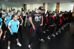 Мастер-класс по танцам от члена жюри Александра Каргинова