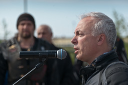 Дмитрий Михайлов на митинге