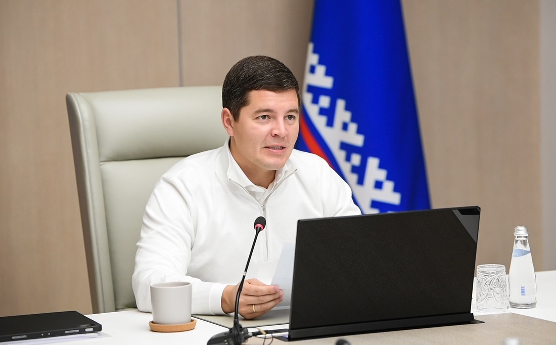 Губернатор ЯНАО Дмитрий Артюхов поприветствовал собравшихся по видео-конференц-связи