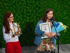 Дочь режиссера Кристина Безбородова на церемонии награждения