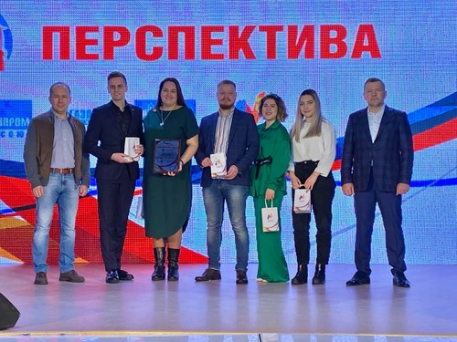 Команда Совета молодых ученых и специалистов ООО «Газпром добыча Ямбург» получает заслуженную награду