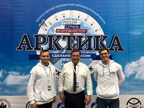Слева направо: Олег Россомахин, депутат ГД РФ Дмитрий Юрков и Владислав Пантелеев