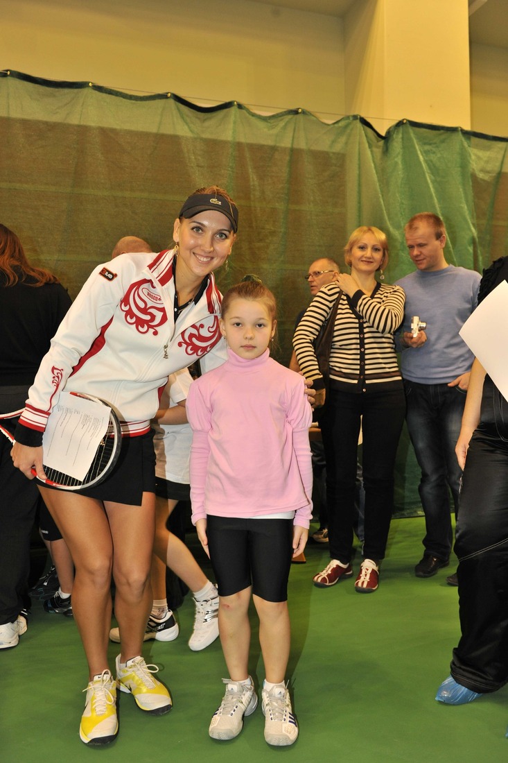 Елена Веснина с новоуренгойскими поклонниками тенниса