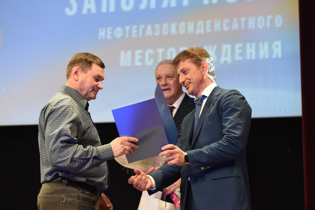 На Заполярном месторождении награды вручал первый заместитель-главный инженер компании Олег Николаев
