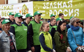 На митинге перед началом субботника