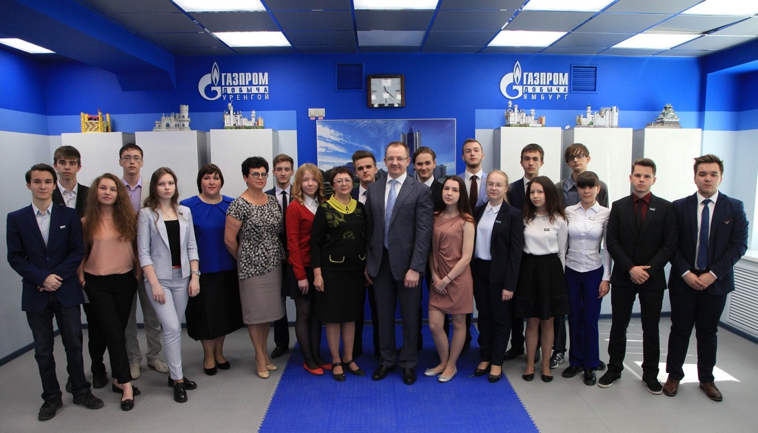 Общая фотография выпускников "Газпром-класса"