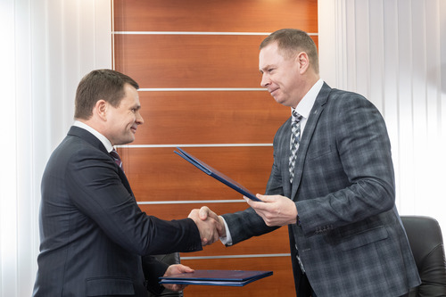 Дмитрий Жаромских (слева) и Андрей Касьяненко договорились о дальнейшем конструктивном сотрудничестве