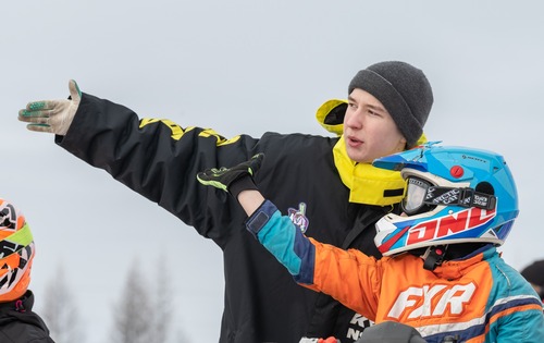 Победитель Первенства России по снегоходному кроссу среди юношей Александр Кряков