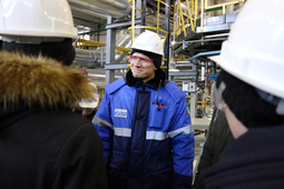 Работники «Газпром добыча Ямбург» с радостью отвечают на вопросы школьников