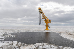 Толщина льда вокруг терминала в зимний период может превышать 2 метра